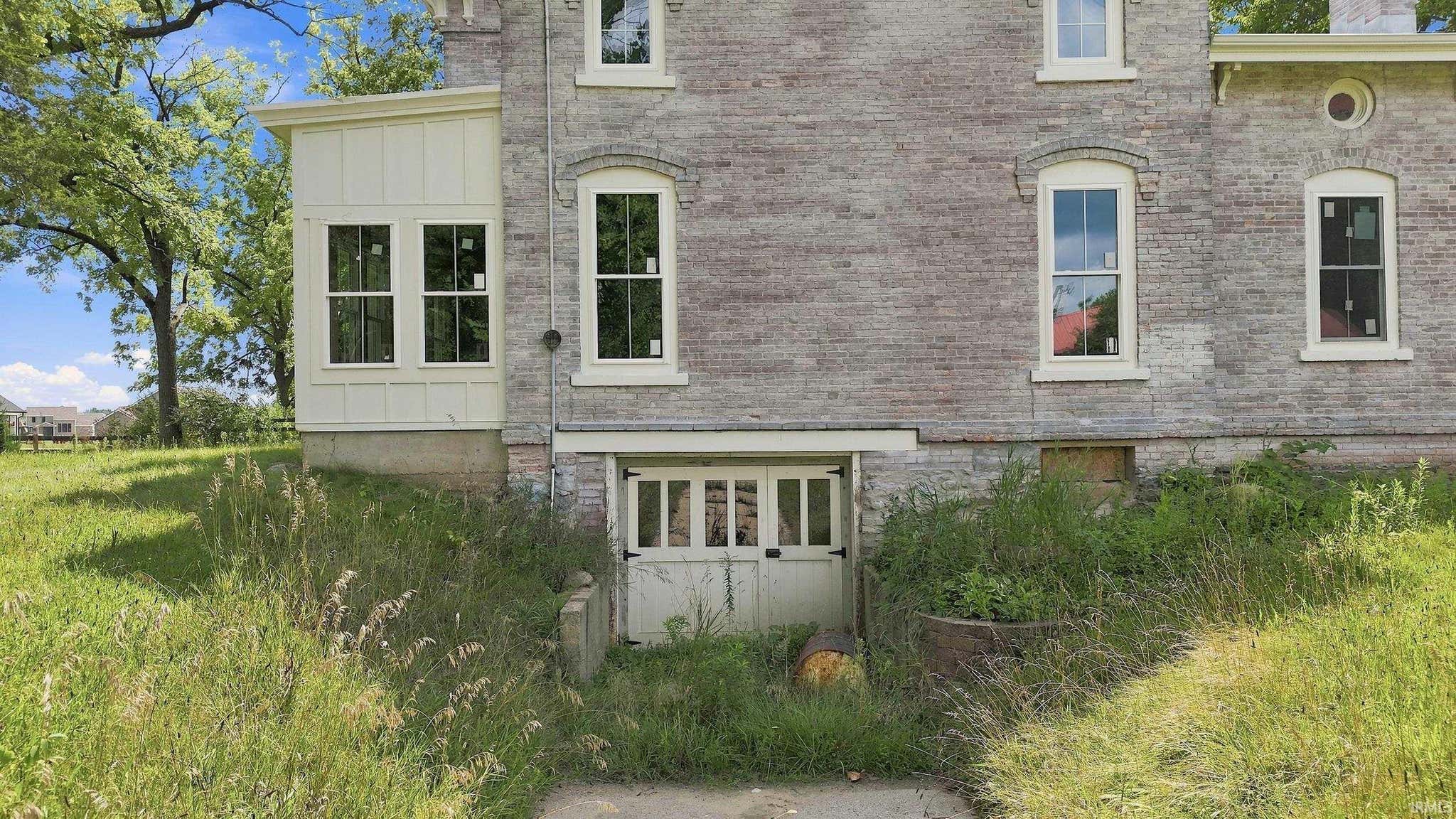 Image of 17935 West Road