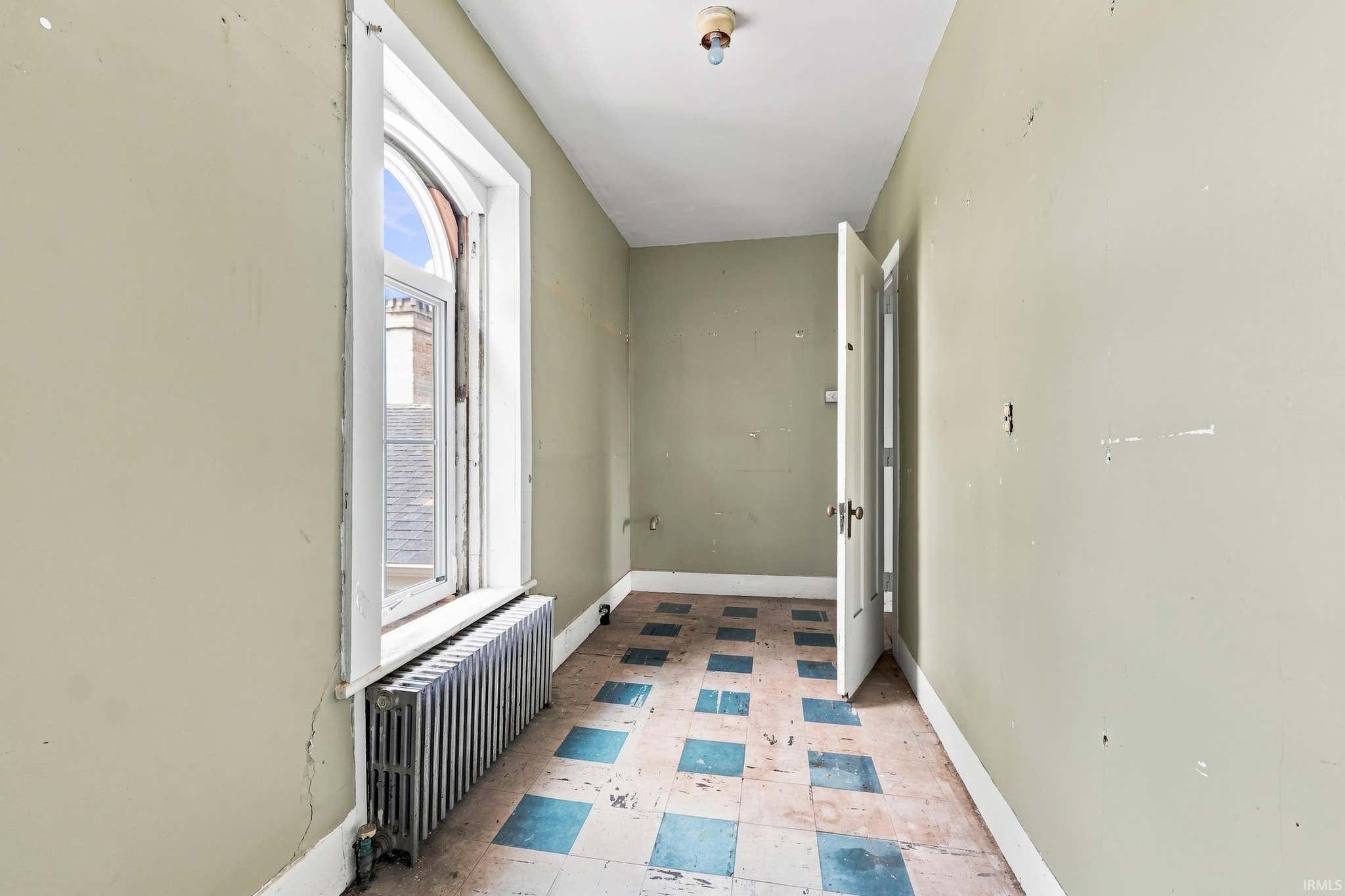 Image of 17935 West Road