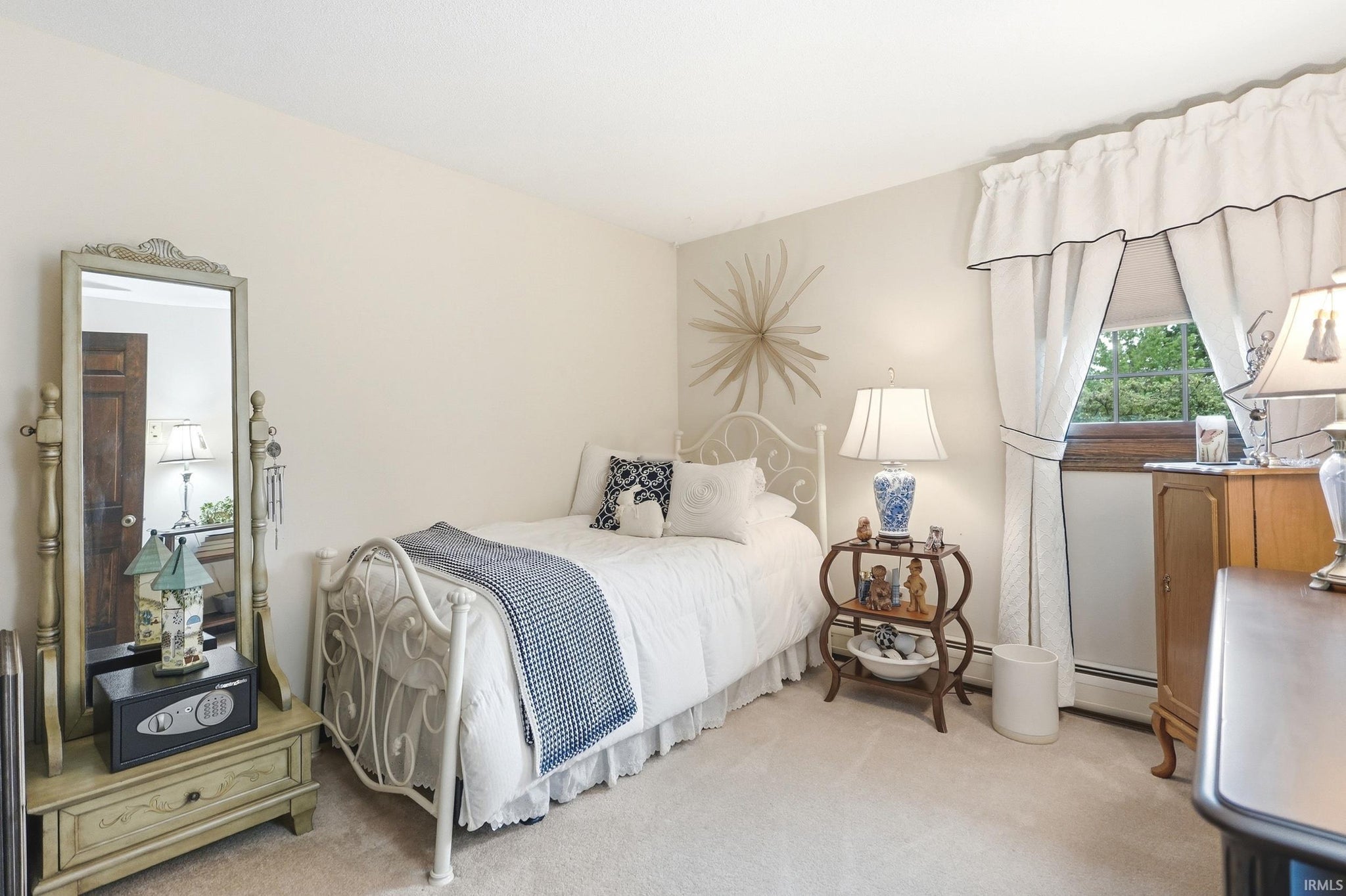 Image of 5922 Vance Avenue