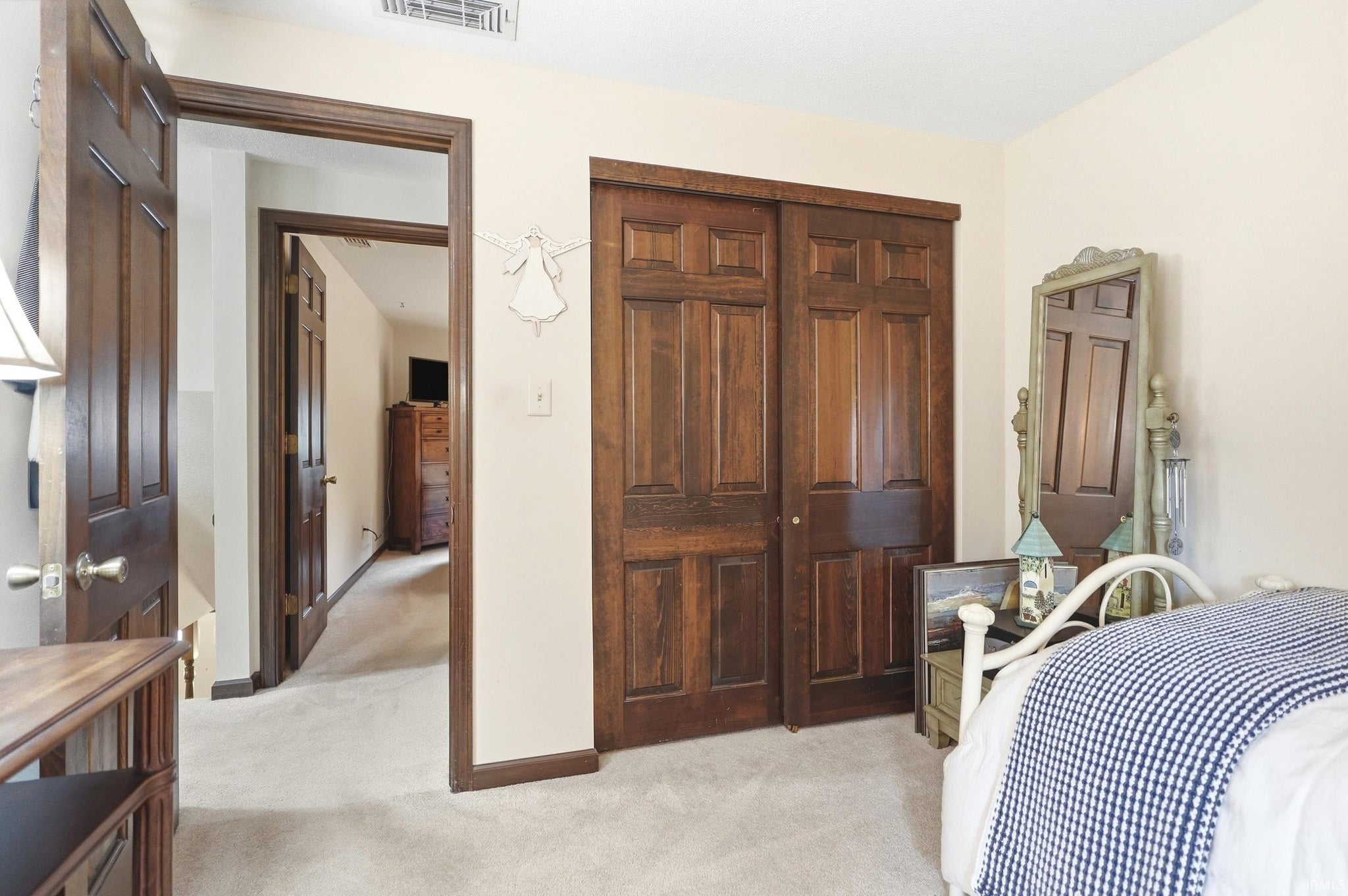 Image of 5922 Vance Avenue